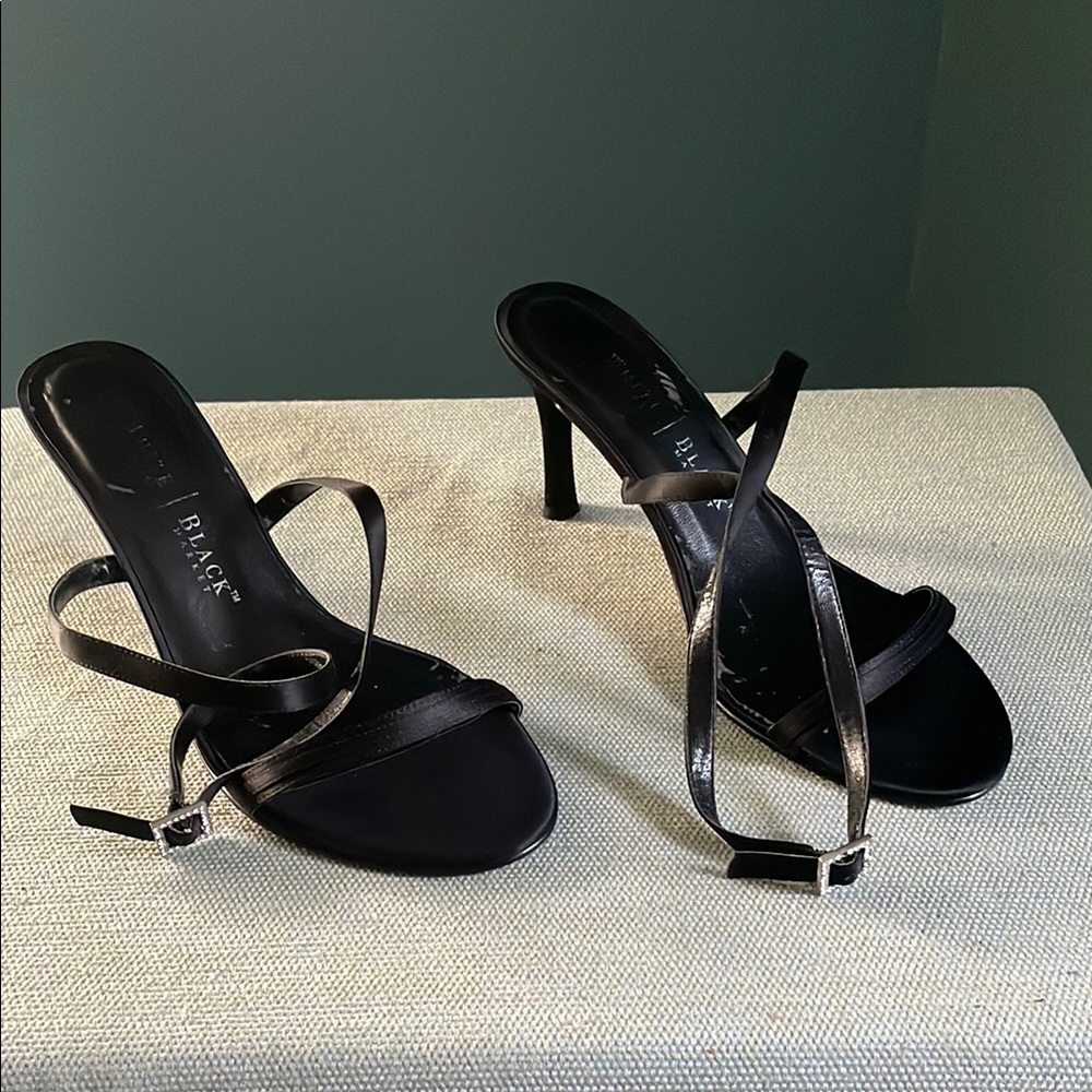 White House Black Market Black Heels rhinestone buckle and straps 8.5 B